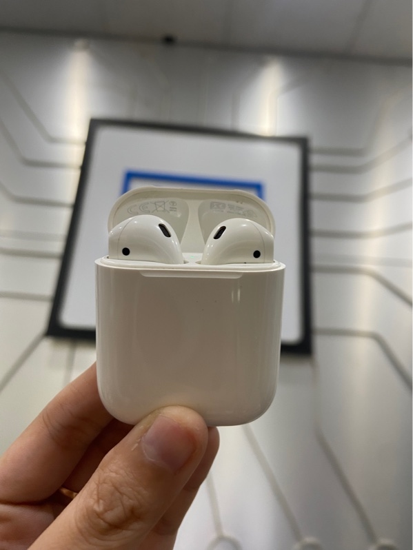 Tai nghe Airpods 2 - Màu trắng - Ngoại hình: 97% - Trầy xước - Body