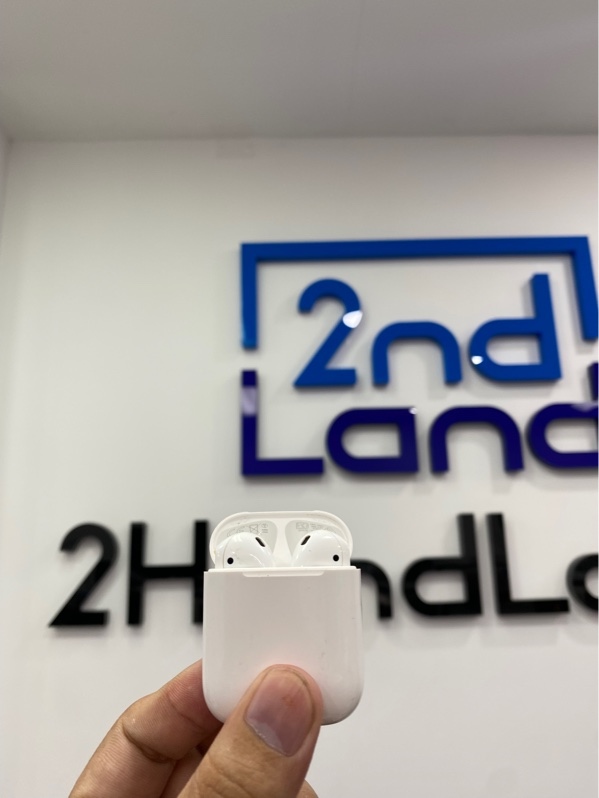 Tai nghe Airpods 2 - Màu trắng - Ngoại hình: 97% - Trầy xước nhiều - Kèm Box