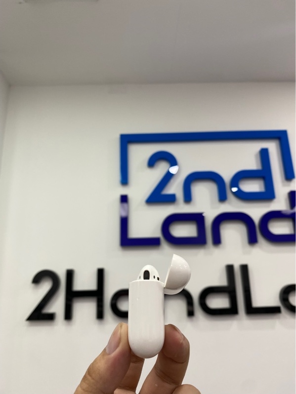 Tai nghe Airpods 2 - Màu trắng - Ngoại hình: 97% - Trầy xước nhiều - Kèm Box