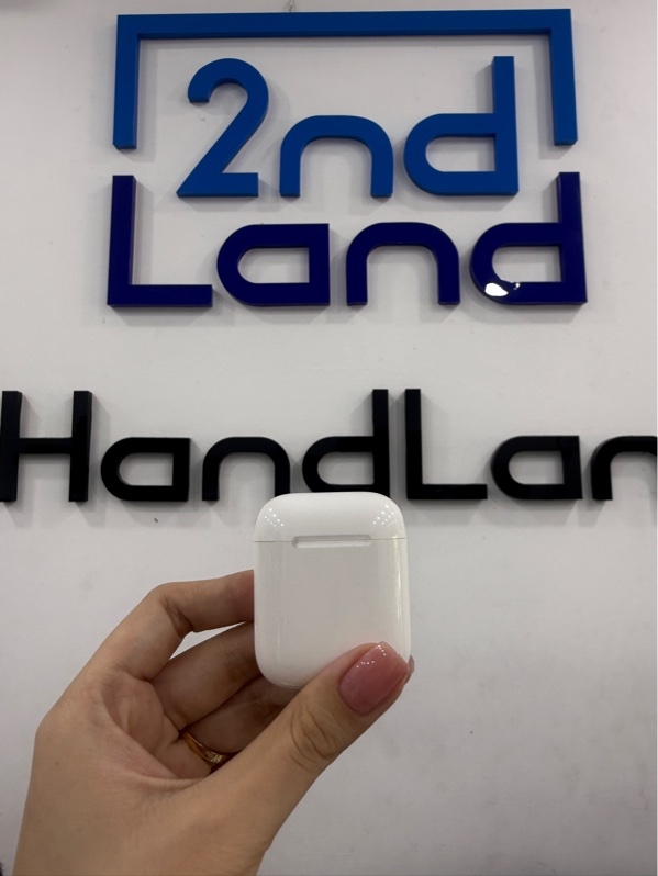 Tai nghe Airpods 2 - Màu trắng - Ngoại hình 97% - Vỏ móp, 2 tai nứt với móp nhẹ - Body