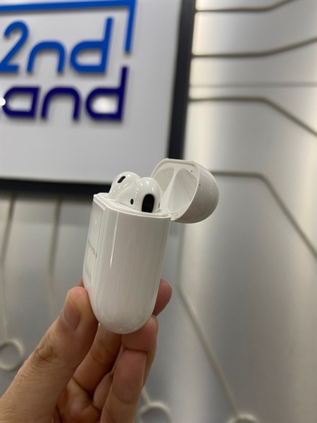 Tai nghe Airpods 2 - Màu trắng - Ngoại hình: 98% - Khắc tên , đen ngoài - Body 2