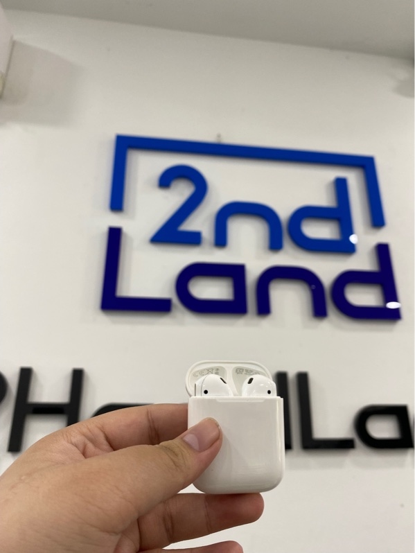 Tai nghe Airpods 2 - Màu trắng - Ngoại hình 98% - Trầy xước - Kèm sạc linh kiện