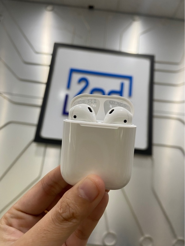 Tai nghe Airpods 2 - Màu trắng - Ngoại hình: 98% - Xước nhiều - Body