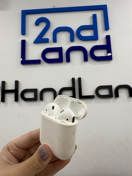 Tai nghe Airpods 2 - Màu trắng - Ngoại hình xấu - Case trầy ố , xuống màu vàng , 2 tai dính màu , cấn - Body 2