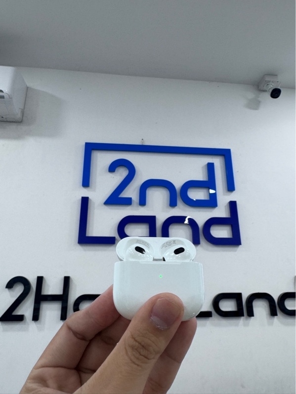 Tai nghe Airpods 3 - Màu trắng - Ngoại hình 97,5% - trầy xước - Fullbox