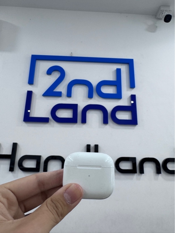 Tai nghe Airpods 3 - Màu trắng - Ngoại hình 97% - Case trầy, hai tai cấn, mất tìm - Body