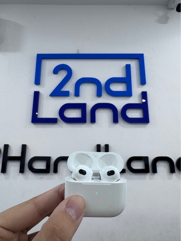 Tai nghe Airpods 3 - Màu trắng - Ngoại hình 97% - Case trầy, hai tai cấn, mất tìm - Body