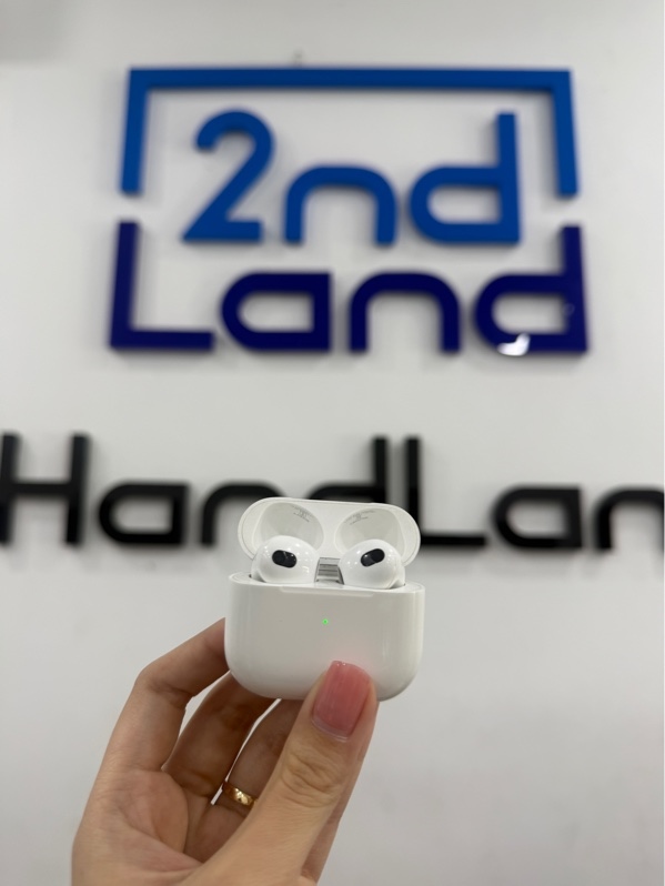 Tai nghe Airpods 3 - Màu trắng - Ngoại hình 97% - Case trầy , tai trái cháy chân sạc - Không phụ kiện