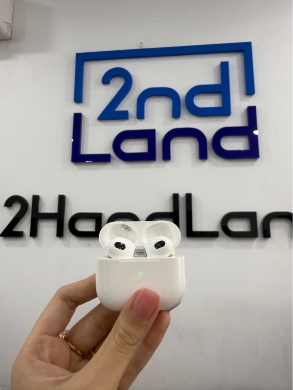 Tai nghe Airpods 3 - Màu trắng - Ngoại hình 97% - case trầy xước, 2 tai trầy cấn, ố nhẹ, mất tìm - Kèm sạc