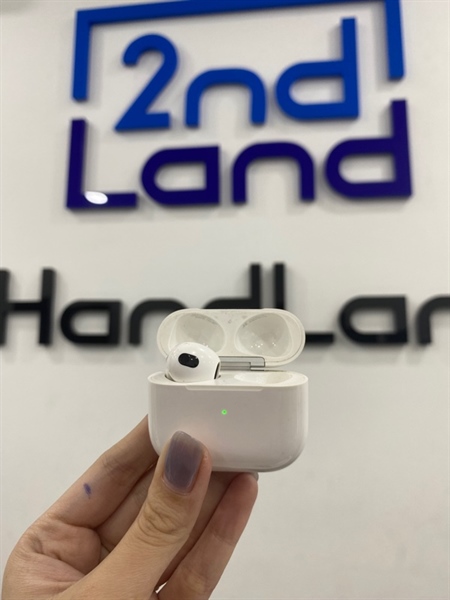 Tai nghe Airpods 3 - Màu trắng - Ngoại hình 97% - Mất 1 tai phải , tai có vết cấn - Body 1