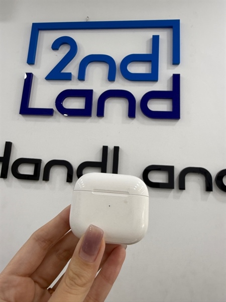 Tai nghe airpods 3 - Màu trắng - Ngoại hình 97% - trầy xước nặng , tai trái trầy nặng , mất tìm - body