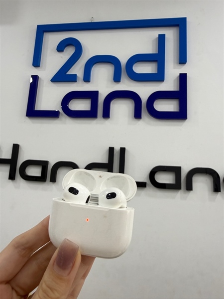 Tai nghe airpods 3 - Màu trắng - Ngoại hình 97% - trầy xước nặng , tai trái trầy nặng , mất tìm - body 1