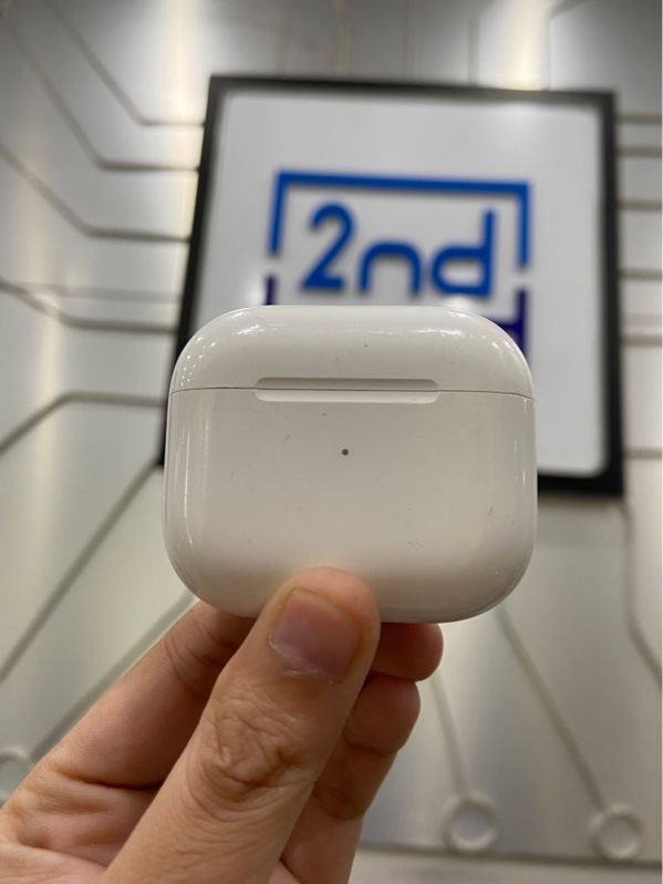 Tai nghe Airpods 3 - Màu trắng - Ngoại hình: 97% - Trầy xước nhiều - Kèm Box
