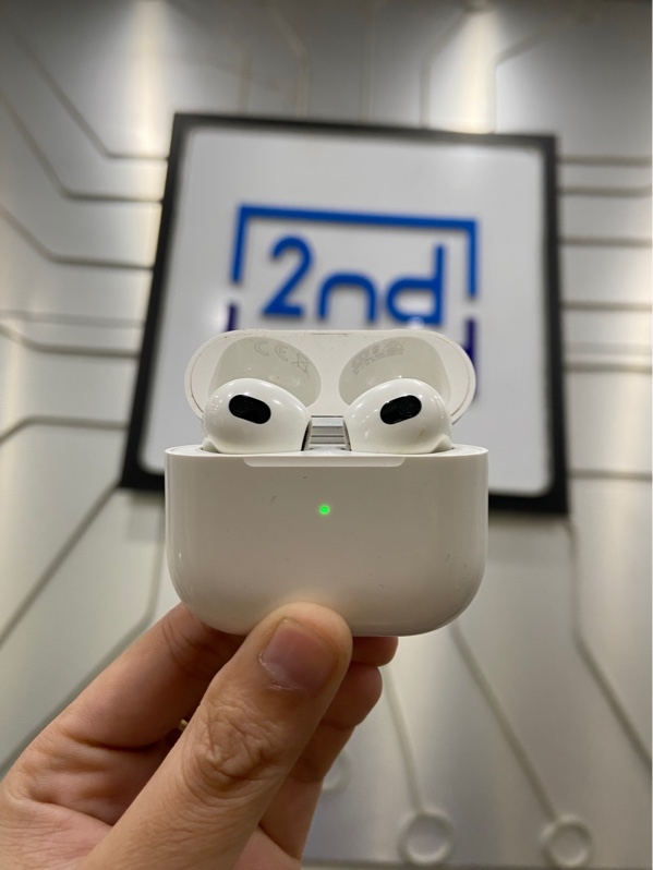 Tai nghe Airpods 3 - Màu trắng - Ngoại hình: 97% - Trầy xước nhiều - Kèm Box