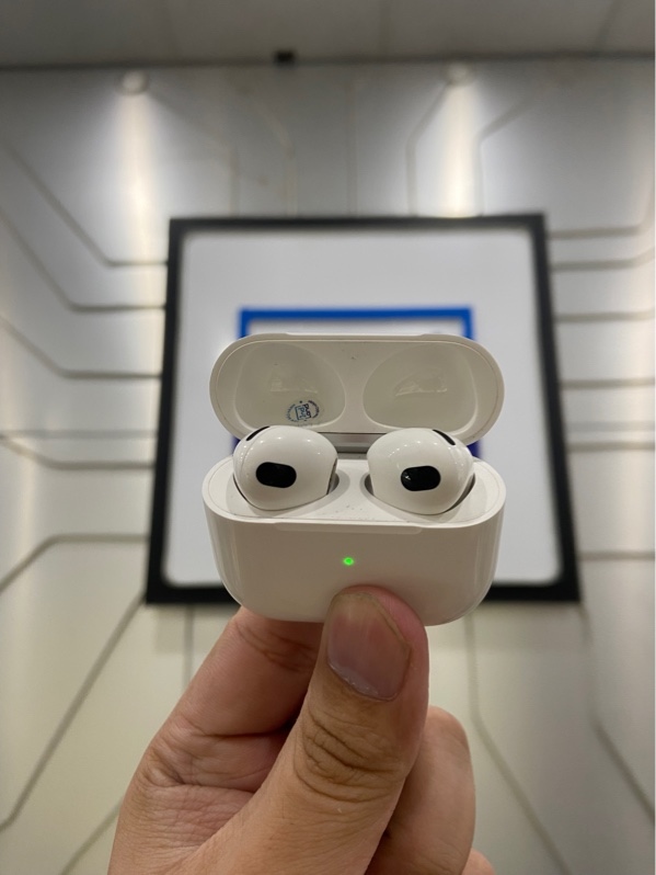 Tai Nghe Airpods 3 - Màu trắng - Ngoại hình: 97% - Xước thân - Body