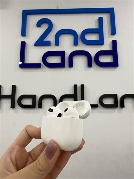 Tai nghe Airpods 3 - Màu trắng - Ngoại hình 98% - Case trầy , 2 tai cấn nhẹ , mất tìm - Body 2