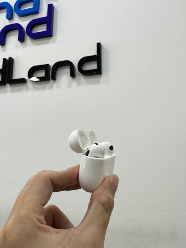 Tai nghe Airpods 3 - Màu trắng - Ngoại hình 98% - Mất tìm - Kèm sạc linh kiện
