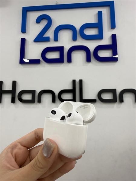 Tai nghe Airpods 3 - Màu trắng - Ngoại hình 98% - Tai trái cháy chân sạc - Body 2