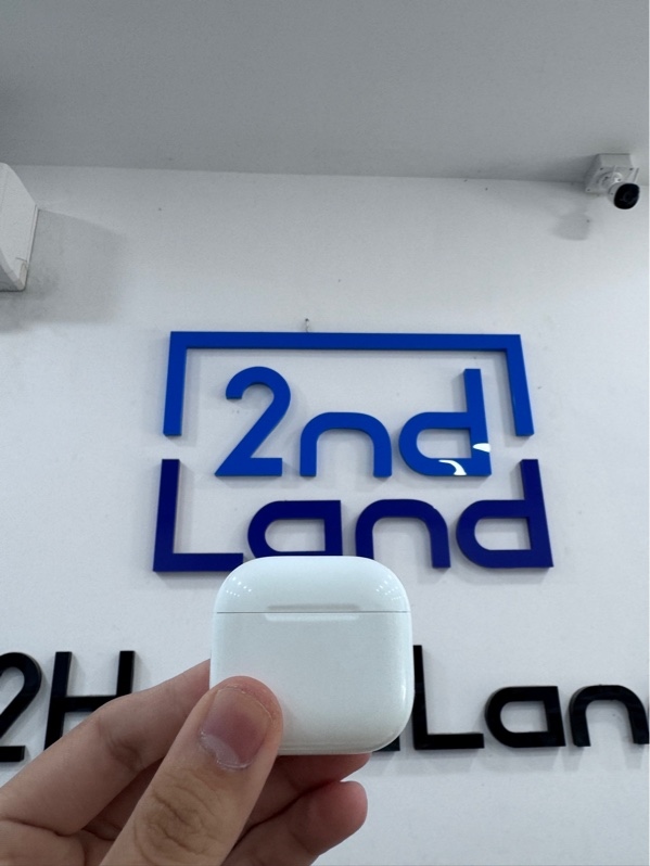 Tai nghe Airpods 4 ANC - Màu trắng - Ngoại hình 96% - Case ố vàng trầy xước nhiều, 2 tai cấn nhẹ - Kèm box, còn bảo hành hãng tới 19/07/2027 có bill