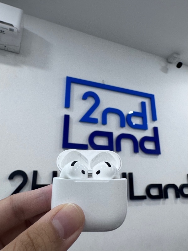 Tai nghe Airpods 4 ANC - Màu trắng - Ngoại hình 97% - Case hằn ốp, tai trái cấn nhiều - Body