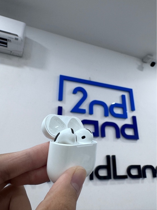 Tai nghe Airpods 4 ANC - Màu trắng - Ngoại hình 97% - Case hằn ốp, tai trái cấn nhiều - Body