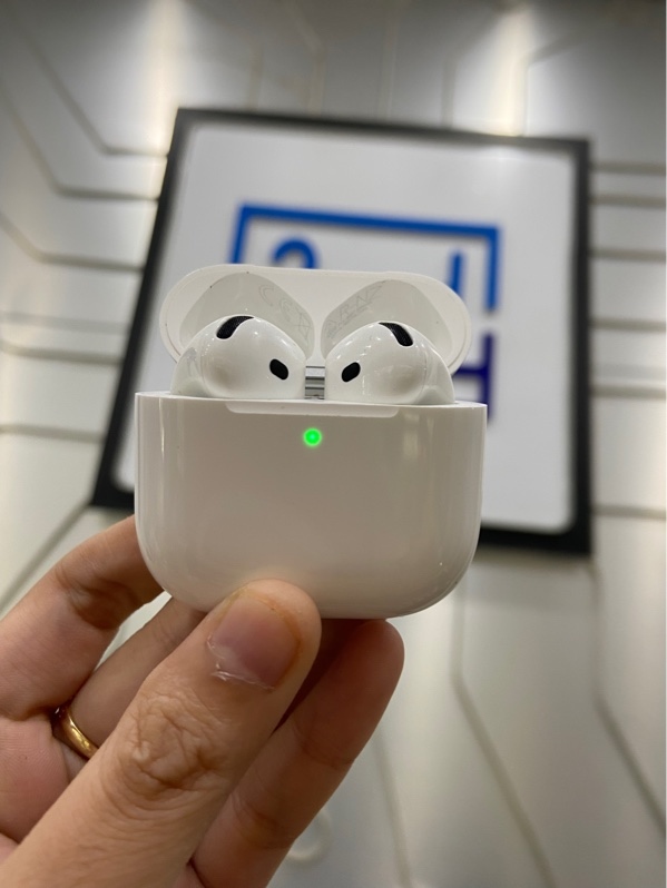 Tai Nghe Airpods 4 ( ANC) - Màu trắng - Ngoại hình: 97% - Xước dăm nhẹ - Body