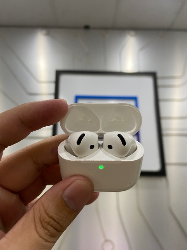 Tai nghe Airpods 4 - Bản ANC - Màu trắng - Ngoại hình: 97.5% - Body