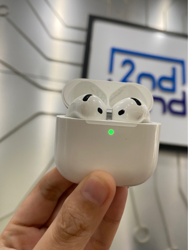 Tai nghe Airpods 4- Bản ANC - Màu trắng - Ngoại hình: 97% - Trầy xước - Body