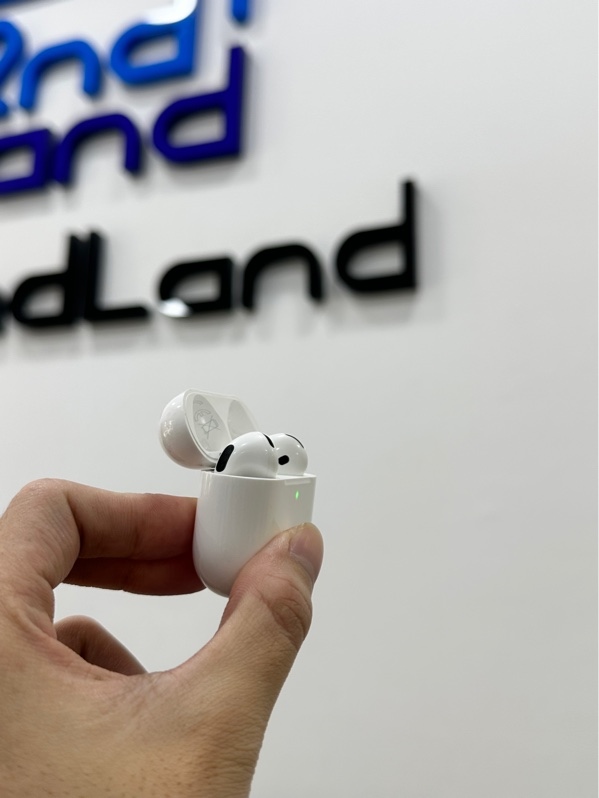 Tai nghe Airpods 4 - Bản ANC - Màu trắng - Ngoại hình 98% - Mất tìm - Kèm sạc linh kiện