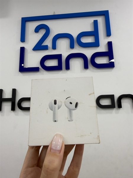 Tai nghe Airpods 4 bản thường - Màu trắng - Ngoại hình 97% - Case trầy , tai trái có vết cấn - Kèm Box