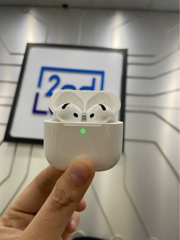 Tai nghe Airpods 4 - Bản thường - Màu trắng - Ngoại hình: 97% - Kèm Box - Còn bảo hành đến 05/04/2027