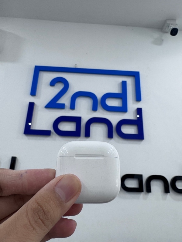 Tai nghe Airpods 4 bản thường - Ngoại hình 97% - Case trầy, 2 tai trầy cấn - Body