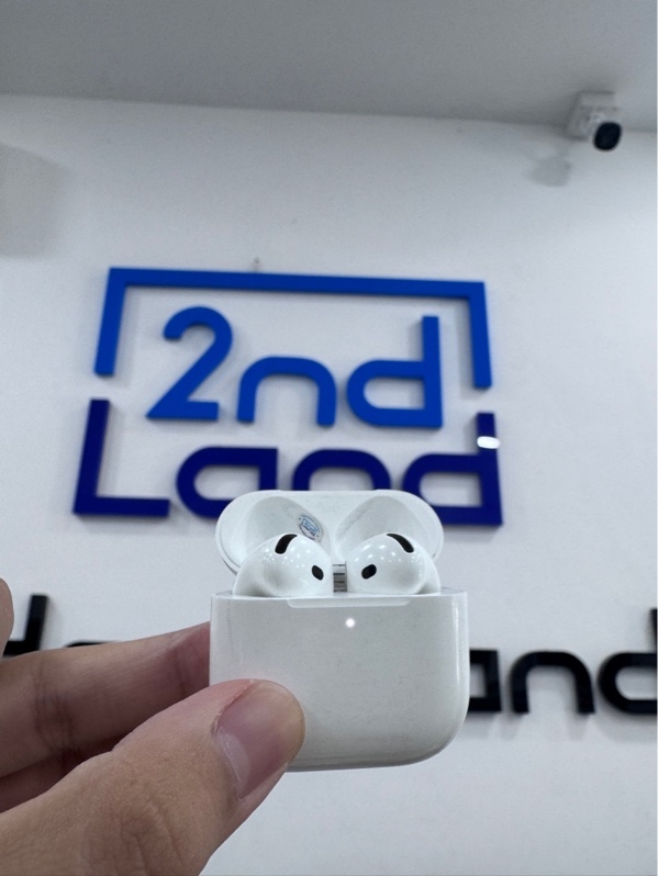 Tai nghe Airpods 4 bản thường - Ngoại hình 97% - Case trầy, 2 tai trầy cấn - Body