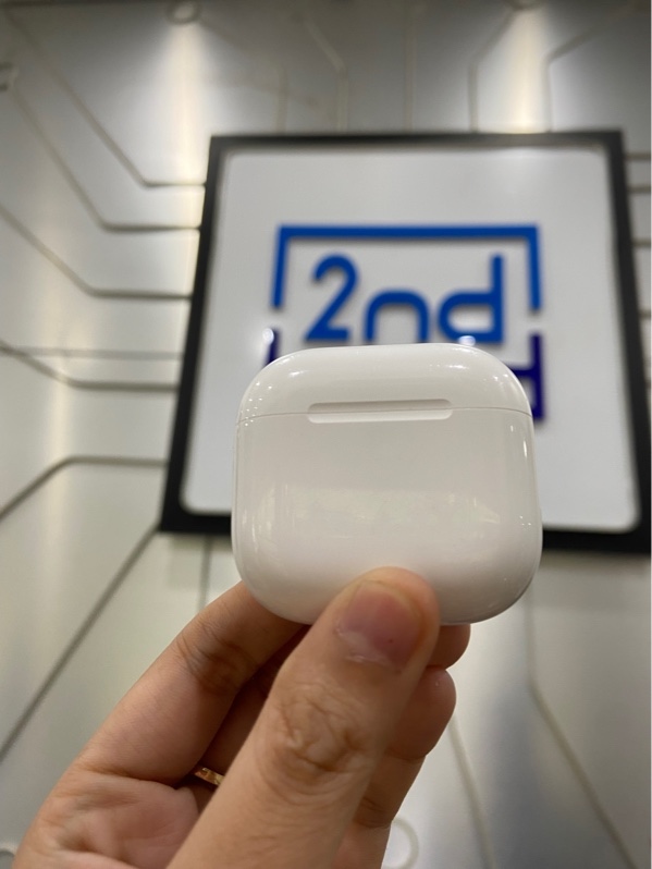 Tai nghe Airpods 4 - Màu trắng - Ngoại hình: 97.5% - Trầy xước xung quanh - Body
