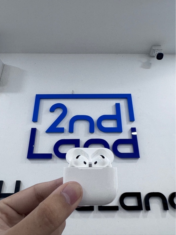 Tai nghe Airpods 4 - Màu trắng - Ngoại hình 97% - Case trầy xước - Body