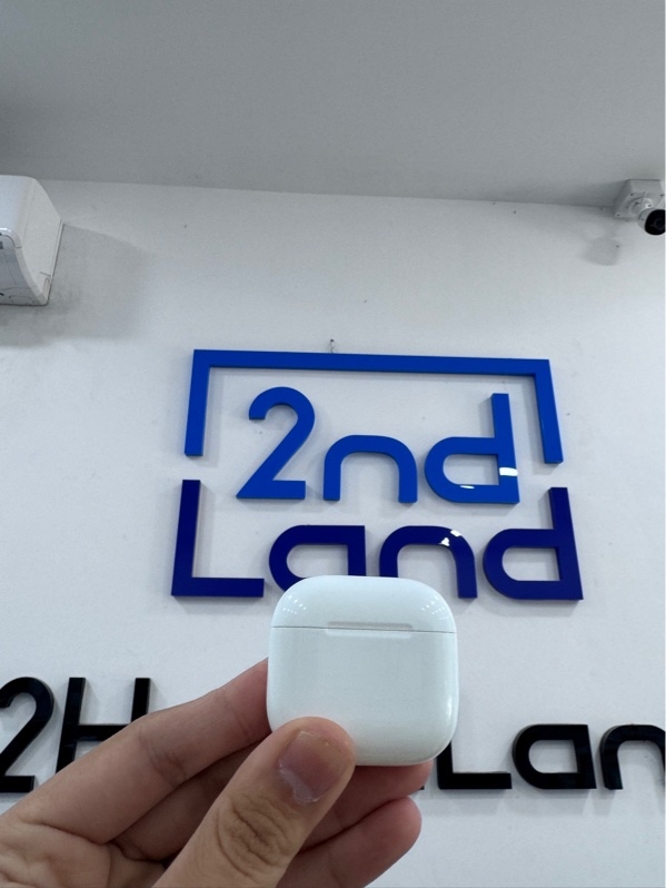 Tai nghe Airpods 4 - Màu trắng - Ngoại hình 97% - Kèm sạc linh kiện