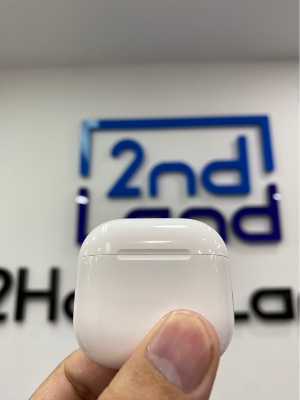 Tai nghe Airpods 4 - Màu trắng - Ngoại hình: 97% - Trầy nhẹ - Kèm Box