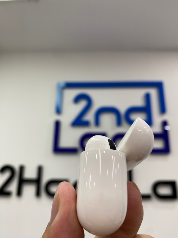 Tai nghe Airpods 4 - Màu trắng - Ngoại hình: 97% - Trầy nhẹ - Kèm Box