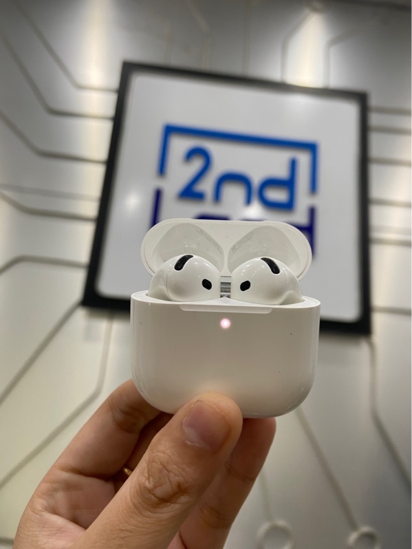 Tai nghe Airpods 4 - Màu trắng - Ngoại hình: 97% - Trầy xước nhiều - Body