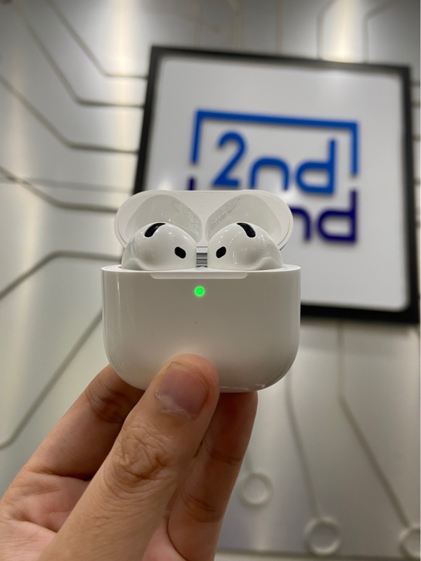 Tai nghe Airpods 4 - Màu trắng - Ngoại hình: 97% - Xước nhiều - Body