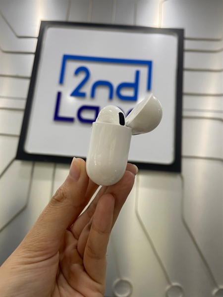 Tai nghe Airpods 4 - Màu trắng - Ngoại hình: 98% - Trầy tai phải - Body 2