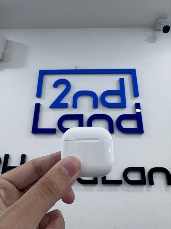 Tai nghe Airpods 4 - Ngoại hình 97,5% - Case xước, 2 tai ố, tai trái trầy cấn - Body