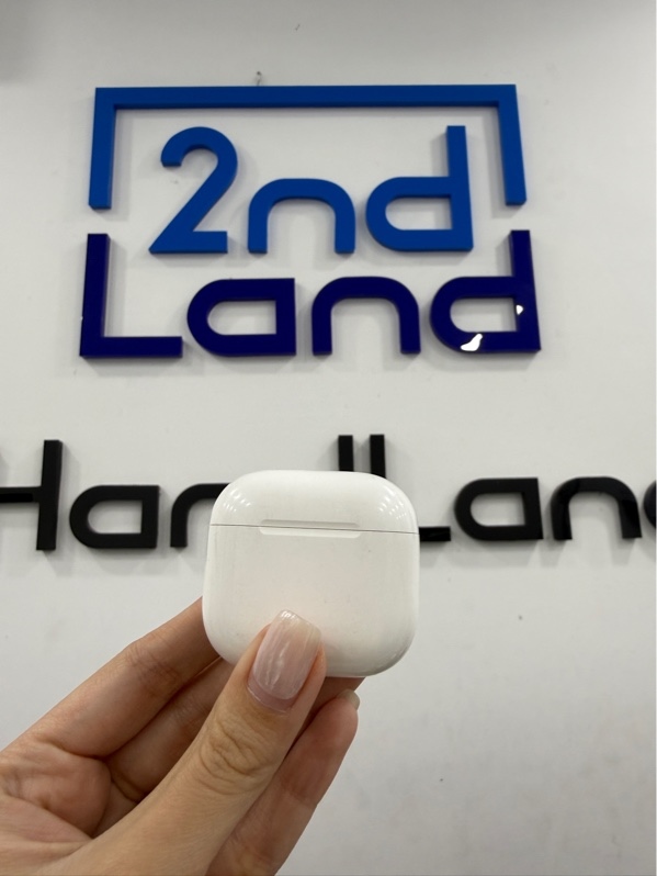 Tai nghe Airpods 4 thường - Màu trắng - Ngoại hình 97% - case trầy xước nhiều, hai tai cấn - Body