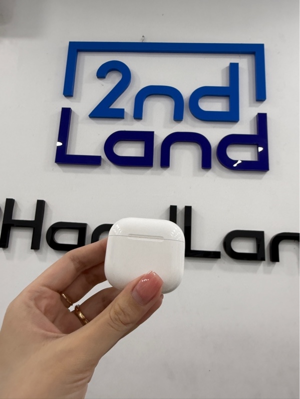 Tai nghe Airpods 4 thường - Màu trắng - Ngoại hình 97% - trầy xước, lệch pin nhẹ - Kèm box