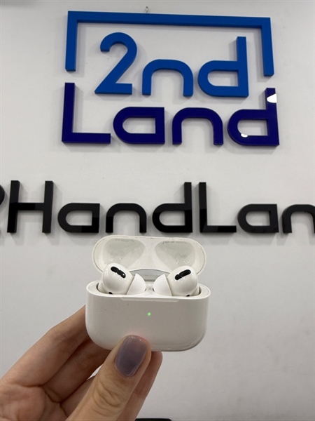 Tai nghe Airpods pro 1 lighting - Màu trắng - Ngoại hình 97% - Tai phải lỗi xuyên âm chống ồn , vỏ trầy - Body 1