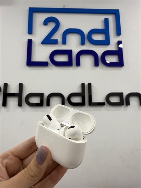 Tai nghe Airpods pro 1 lighting - Màu trắng - Ngoại hình 97% - Tai phải lỗi xuyên âm chống ồn , vỏ trầy - Body 2