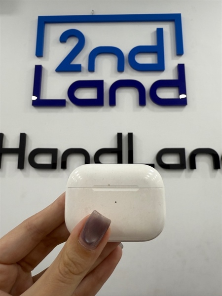Tai nghe Airpods pro 1 - Màu trắng - Ngoại hình 96% - Case trầy , cấn dính dơ , 2 tai ố , tai phải cấn , tai trái lỗi xuyên âm , lắc đầu tai kêu lạch cạch , đã thay tips tai - Body