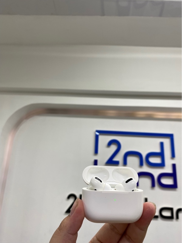 Tai nghe Airpods pro 1 - Màu trắng - Ngoại hình 97.5% - Body