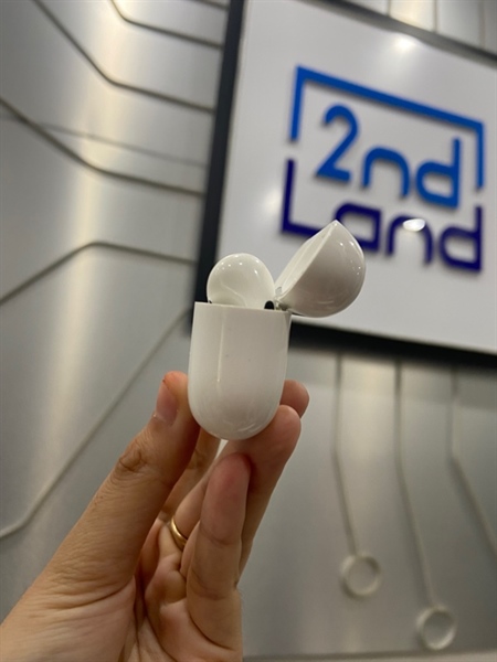 Tai nghe Airpods Pro 1 - Màu trắng - Ngoại hình: 97.5% - Body 2