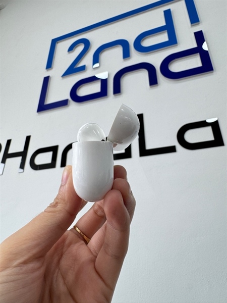 Tai nghe Airpods Pro 1 - Màu trắng - Ngoại hình: 97% - Body 2